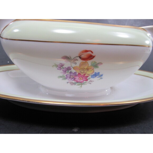 Tirschenreuth The Wilton  Gravy Boat with Attached Underplate   Pristine Cond - Picture 3 of 7